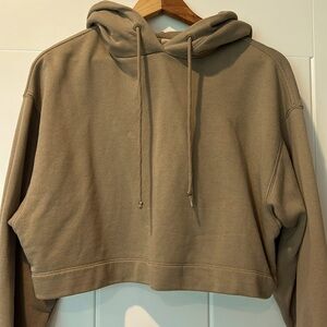 ALO cropped hoodie in good used condition-piling